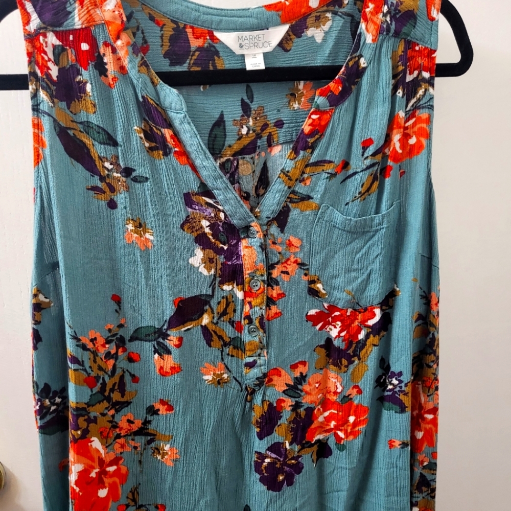Market and Spruce Sleevless top